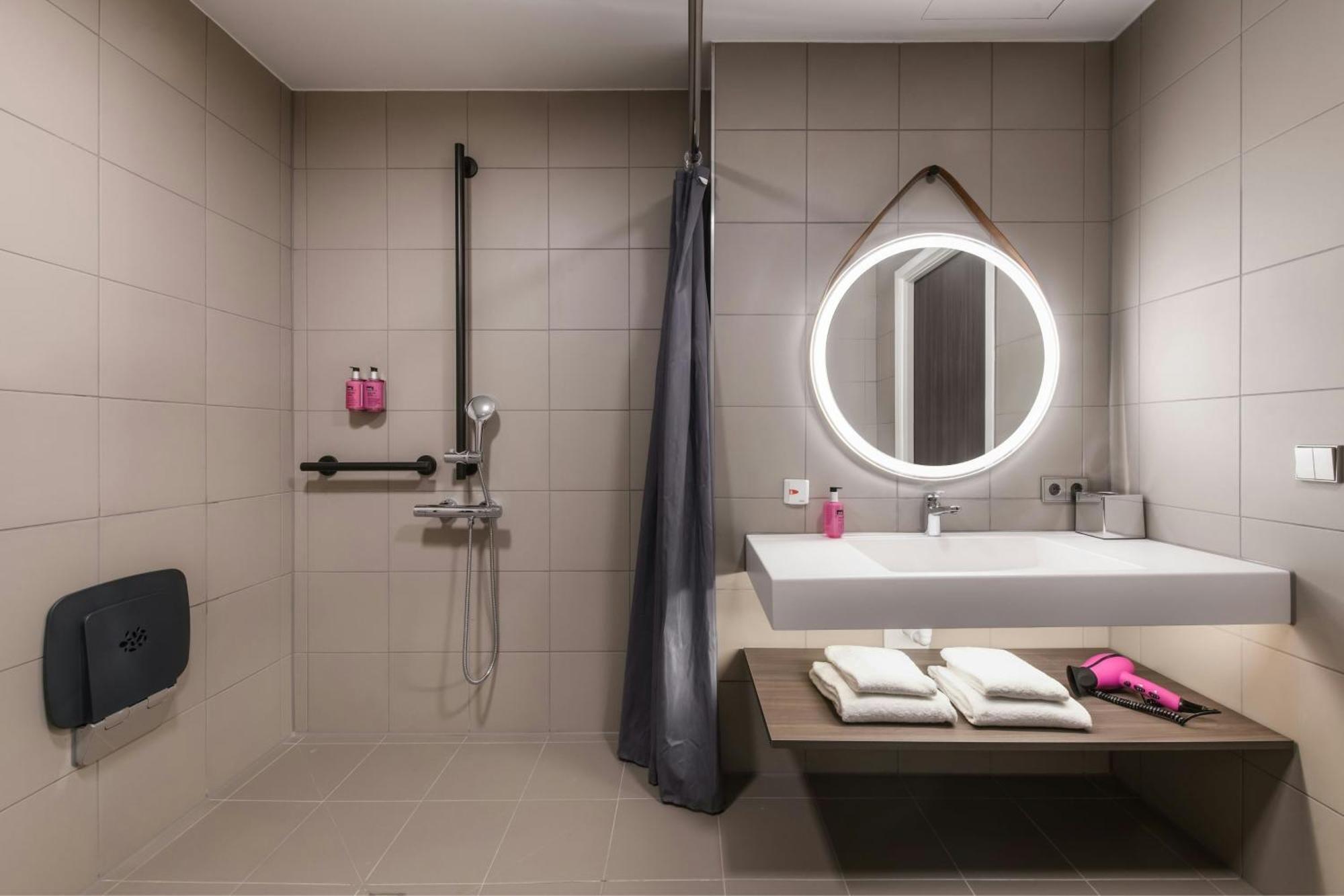 Moxy Stuttgart Feuerbach Hotel Екстериор снимка